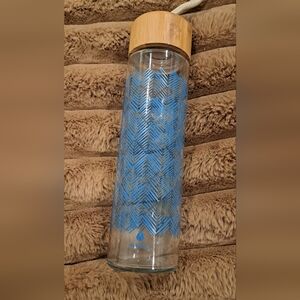 Manna Wai Bamboo Loop 20oz Glass Water Bottle.